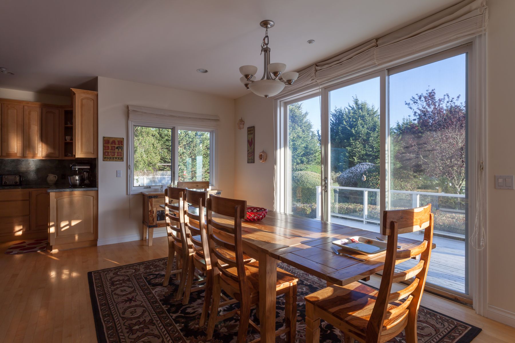 Dining room opening onto the deck